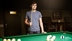 «Это любители шары катают, а мы тренируемся до 9 часов в день» — чемпион мира по бильярду Семен Зайцев