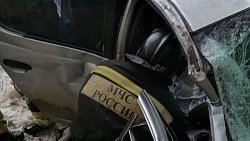 На трассе в Челябинской области водителя зажало в авто после ДТП