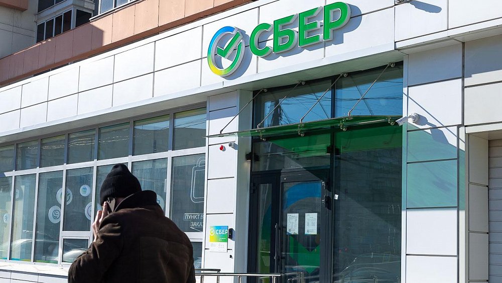 За март уральцы пополнили свои обезличенные металлические счета на 100 кг золота