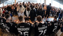 Хоккеистам челябинского «Трактора» вручили бронзовые медали чемпионата КХЛ