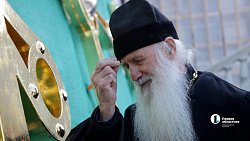 В Челябинске освятили кресты для куполов строящегося кафедрального собора