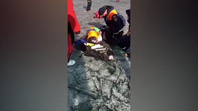 Спасатели эвакуировали кайтсерфингиста с озера Тургояк