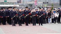 В Челябинске возложили цветы в память о погибших сотрудниках органов внутренних дел