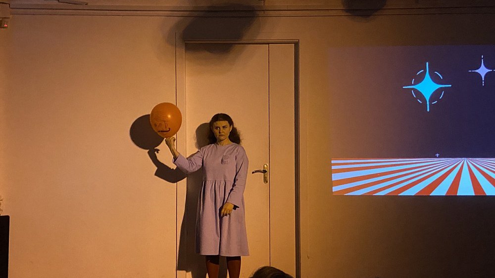 В Челябинске поставили спектакль с больничным клоуном в главной роли