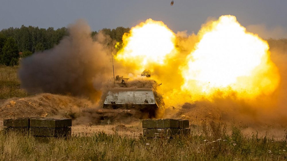 ВС РФ уничтожили логистический центр с иностранным оружием под Львовом