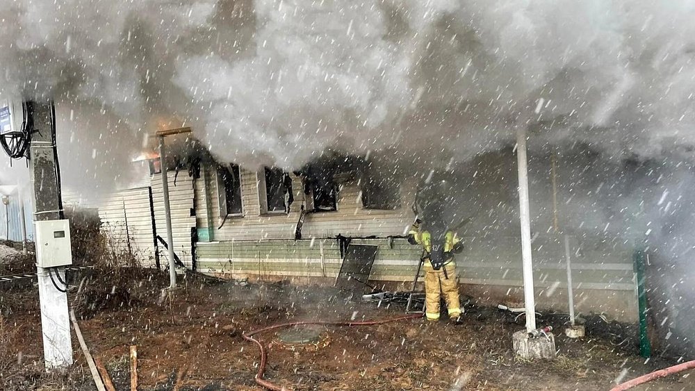 В Верхнем Уфалее полностью сгорел частный дом