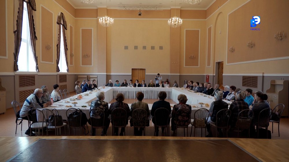 Ветераны АЗ встретились с руководством завода