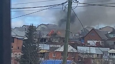 В Миассе пожар в частном доме попал в объектив камеры