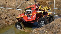 Джипы грязи не боятся — в Челябинске завершились экстремальные триал-гонки
