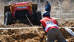 Джипы грязи не боятся — в Челябинске завершились экстремальные триал-гонки