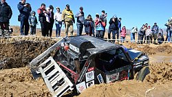 Джипы грязи не боятся — в Челябинске завершились экстремальные триал-гонки