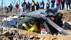 Джипы грязи не боятся — в Челябинске завершились экстремальные триал-гонки