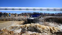 Джипы грязи не боятся — в Челябинске завершились экстремальные триал-гонки