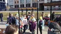 На набережной реки Миасс в Челябинске проходит праздничная программа «Пасхальные перезвоны»