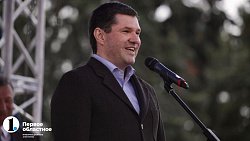 В центре Челябинска из автомобилей выстроили слова «1 Мая» и символ Z
