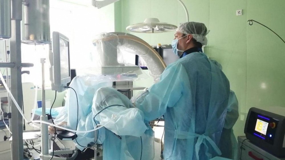 Челябинские хирурги начали удалять камни из почек гибридным способом