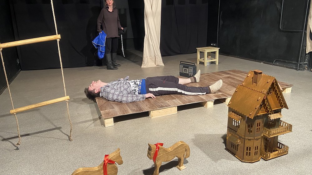 Лошади мешают спать: каким получился челябинский спектакль — кандидат на фестиваль «Коляда Play’s»