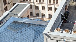 В центре Челябинска загорелась крыша бизнес‑центра