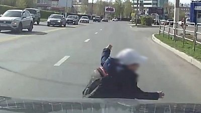 В Магнитогорске ребенок чуть не угодил под колеса автомобиля