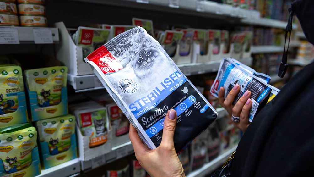 В Челябинской области увеличили выпуск кормов для собак и кошек на замену импорта