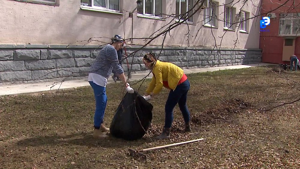 В Миассе продолжаются субботники