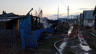 В Златоусте в ночном пожаре сгорели пять дачных домов