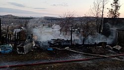 В Златоусте в ночном пожаре сгорели пять дачных домов