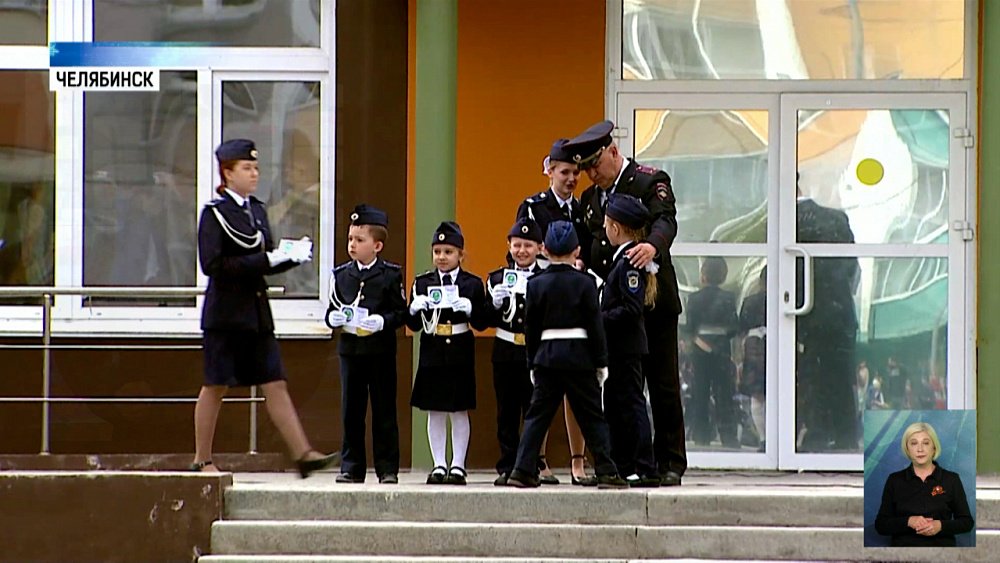 Школьники поучаствовали в торжественном параде