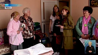 «Серебряные» волонтеры поздравили ветерана