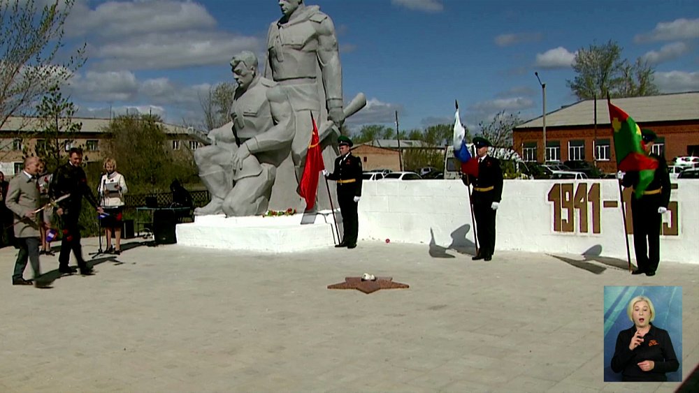 В поселке зажгли Вечный огонь