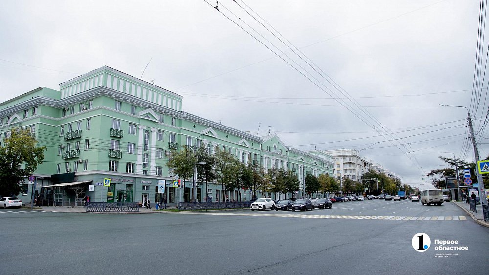 В Челябинске эвакуируют машины с проспекта Ленина