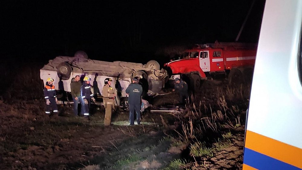 В Челябинской области в результате ДТП с микроавтобусом погиб человек