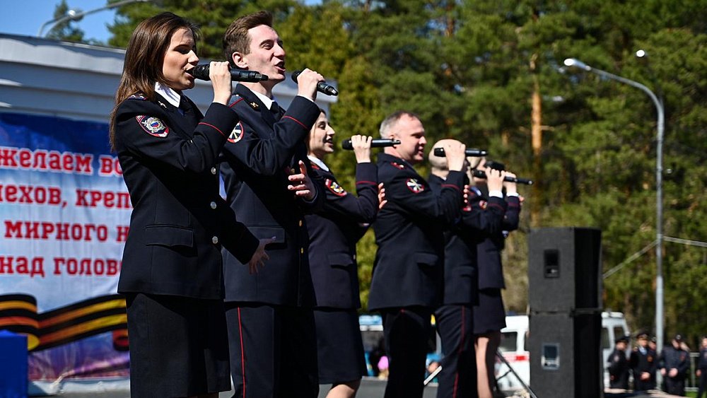 В Челябинске полицейские организовали праздник, посвященный Дню Победы