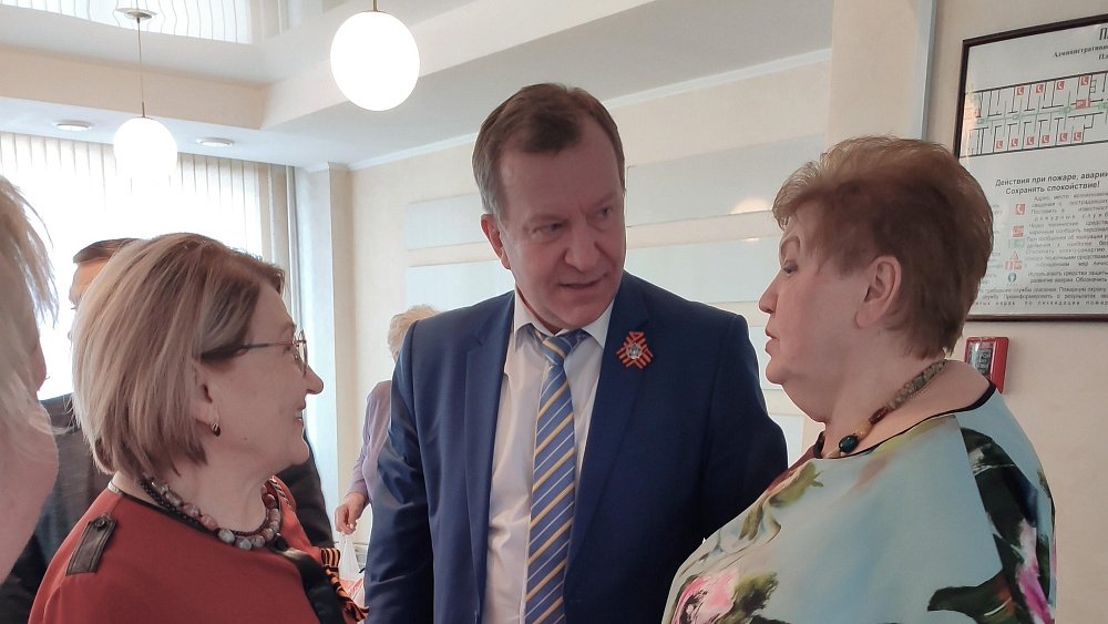 В Челябинске сотрудники Минфина встретились с ветеранами в преддверии Дня Победы