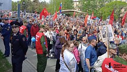 Более ста тысяч челябинцев приняли участие в шествии Бессмертного полка