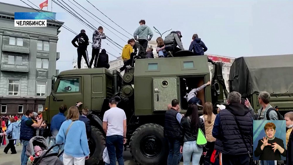 В центре прошли концерт и выставка военной техники