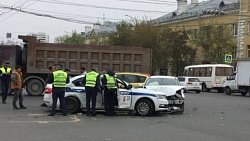 В Челябинске автомобиль протаранил патрульную машину