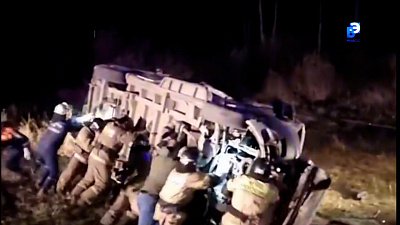 Под Миассом перевернулся микроавтобус