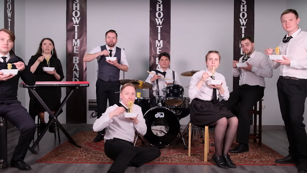 Челябинские музыканты сняли свинг‑кавер на песню «Я свободен»