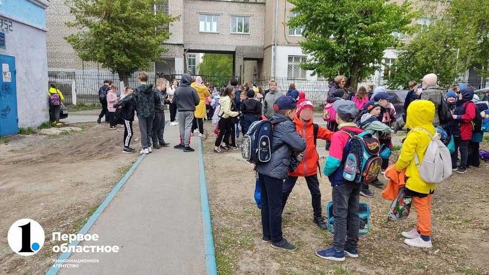 В Челябинске сообщения о минировании поступили минимум в 14 учебных заведений