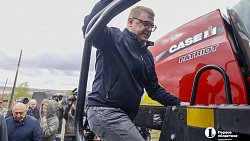 В Верхнеуральском районе Алексею Текслеру представили «сильные» семена