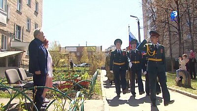 Ветерану организовали парад у дома