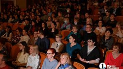 В Челябинской филармонии выступил незрячий пианист‑виртуоз Олег Аккуратов