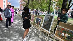 Семейный фестиваль «Пикник на Алом» проходит в Челябинске