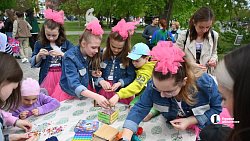 Семейный фестиваль «Пикник на Алом» проходит в Челябинске