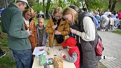 Семейный фестиваль «Пикник на Алом» проходит в Челябинске