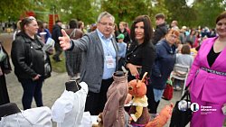 Семейный фестиваль «Пикник на Алом» проходит в Челябинске