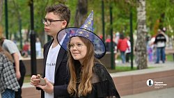 Семейный фестиваль «Пикник на Алом» проходит в Челябинске