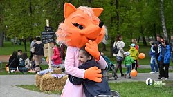 Семейный фестиваль «Пикник на Алом» проходит в Челябинске