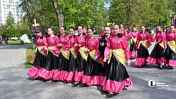 Семейный фестиваль «Пикник на Алом» проходит в Челябинске